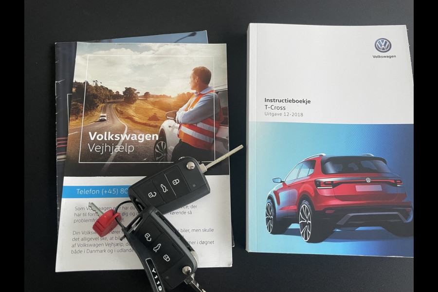 Volkswagen T-Cross Automaat 1.5 TSI Style Business R design automaat Airco - Cruise control - Parkeersensoren voor en achter - Navigatie - Dakrails - Bluetooth - Dodehoek detector - Stuur leder - Stuur multifunctioneel - Start/stop systeem - Radio - Licht metalen velgen 17 inch