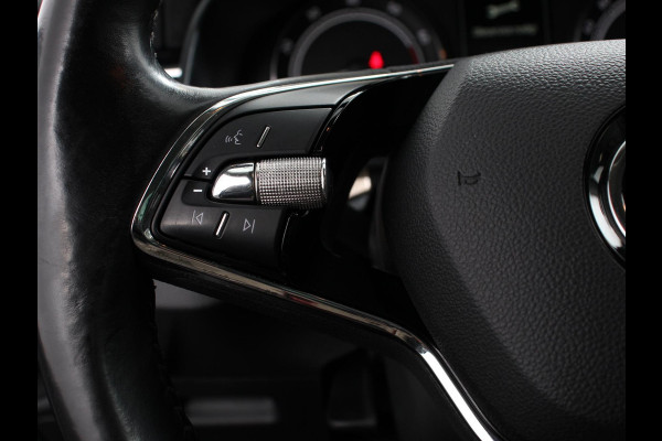 Škoda Kamiq 1.0 TSI 110pk DSG Style | Navigatie | Apple Carplay / Android auto | Parkeersensor achter | Cruise Control | Verwarmbare voorstoelen | Extra getint glas | Climate Control