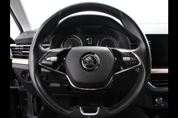 Škoda Kamiq 1.0 TSI 110pk DSG Style | Navigatie | Apple Carplay / Android auto | Parkeersensor achter | Cruise Control | Verwarmbare voorstoelen | Extra getint glas | Climate Control