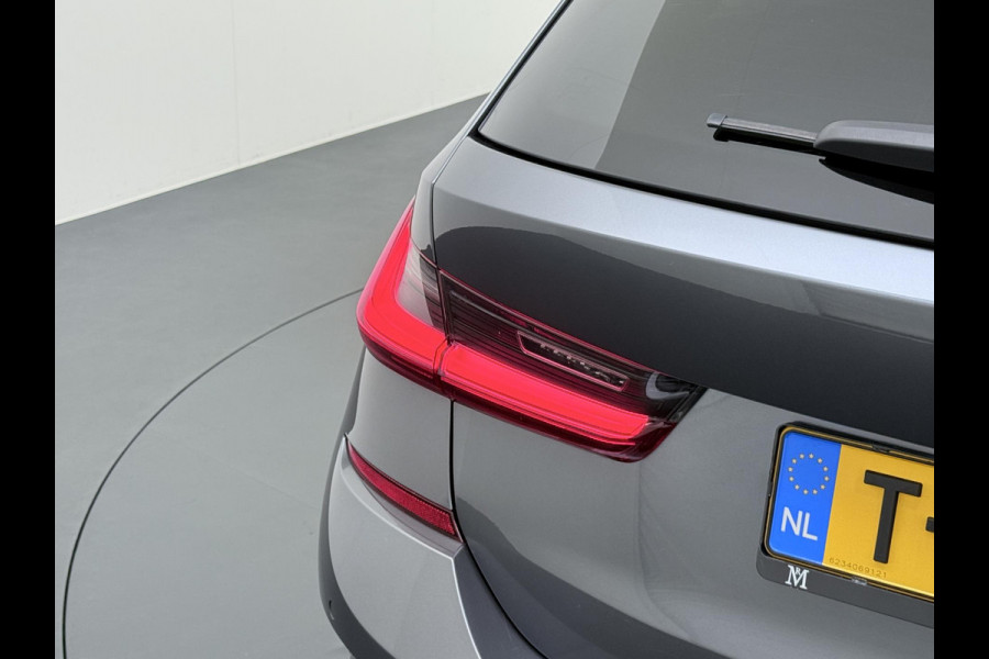 BMW 3 Serie Touring 320i M-SPORT| PANO| ADAP. CRUISE| NET GROOT ONDERHOUD GEHAD, RIJKLAAR| ELEK. ACHTERKLEP| CAMERA|