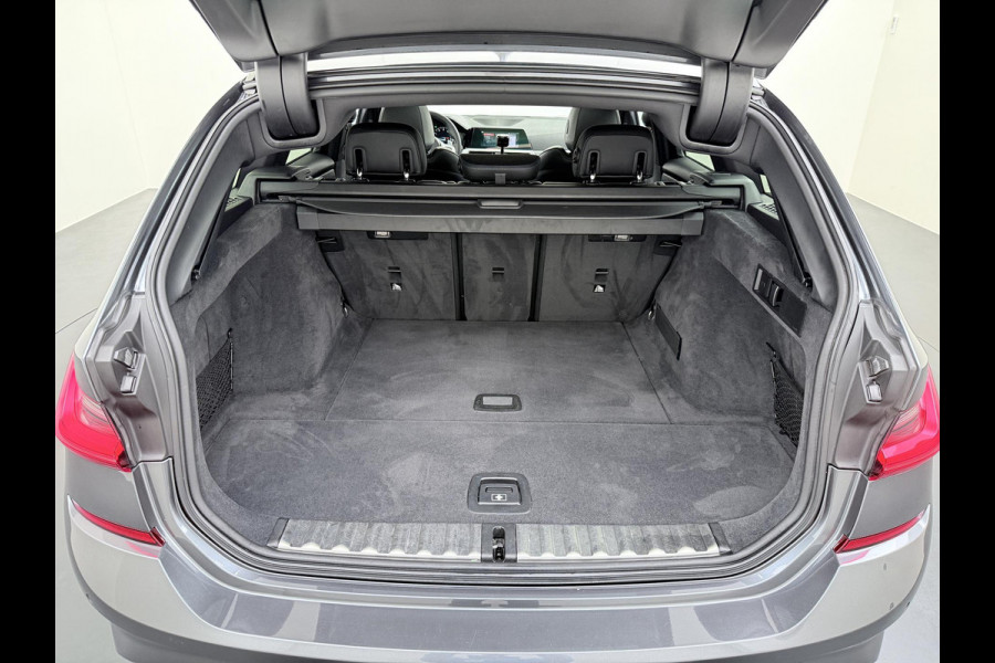 BMW 3 Serie Touring 320i M-SPORT| PANO| ADAP. CRUISE| NET GROOT ONDERHOUD GEHAD, RIJKLAAR| ELEK. ACHTERKLEP| CAMERA|