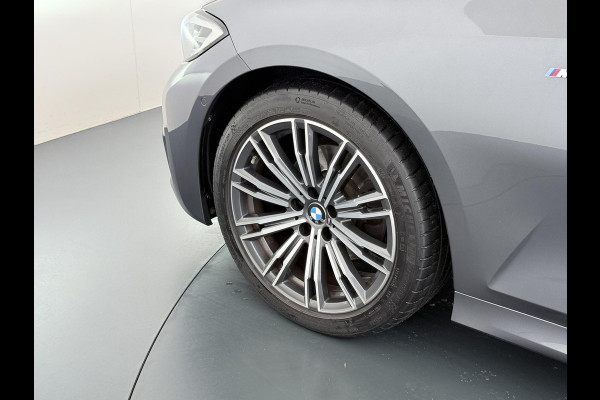BMW 3 Serie Touring 320i M-SPORT| PANO| ADAP. CRUISE| NET GROOT ONDERHOUD GEHAD, RIJKLAAR| ELEK. ACHTERKLEP| CAMERA|