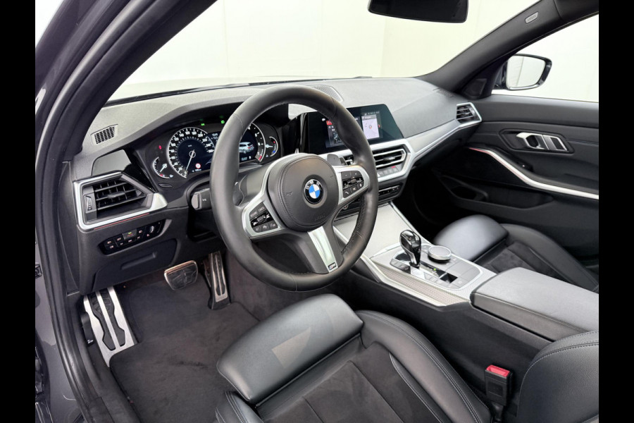 BMW 3 Serie Touring 320i M-SPORT| PANO| ADAP. CRUISE| NET GROOT ONDERHOUD GEHAD, RIJKLAAR| ELEK. ACHTERKLEP| CAMERA|