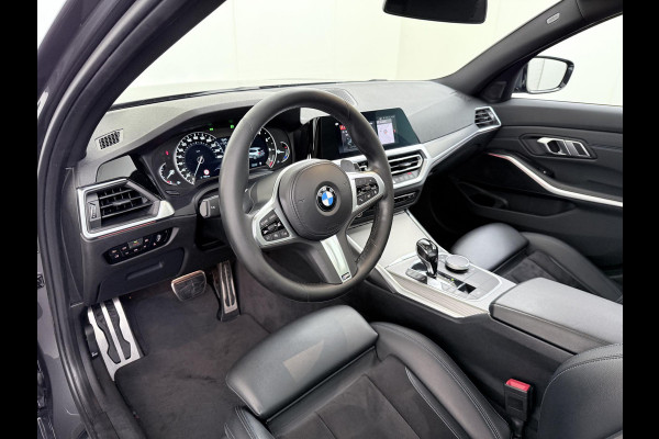 BMW 3 Serie Touring 320i M-SPORT| PANO| ADAP. CRUISE| NET GROOT ONDERHOUD GEHAD, RIJKLAAR| ELEK. ACHTERKLEP| CAMERA|