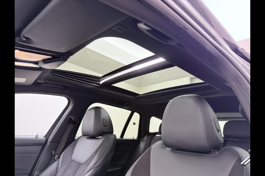 BMW 3 Serie Touring 320i M-SPORT| PANO| ADAP. CRUISE| NET GROOT ONDERHOUD GEHAD, RIJKLAAR| ELEK. ACHTERKLEP| CAMERA|