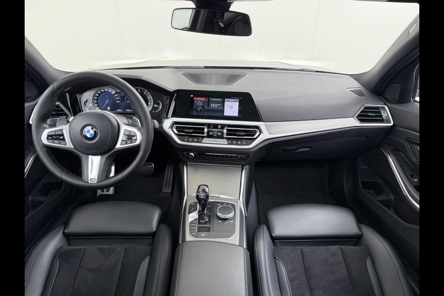 BMW 3 Serie Touring 320i M-SPORT| PANO| ADAP. CRUISE| NET GROOT ONDERHOUD GEHAD, RIJKLAAR| ELEK. ACHTERKLEP| CAMERA|