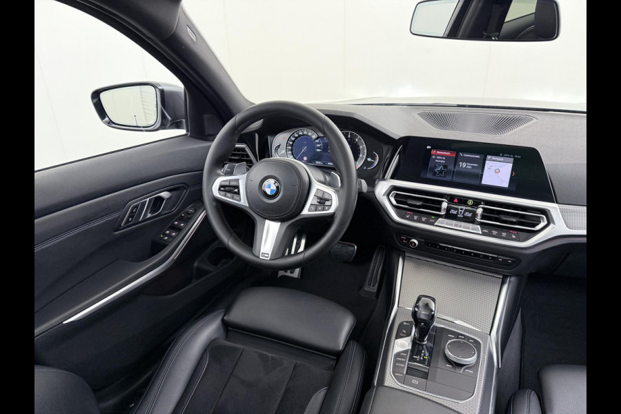 BMW 3 Serie Touring 320i M-SPORT| PANO| ADAP. CRUISE| NET GROOT ONDERHOUD GEHAD, RIJKLAAR| ELEK. ACHTERKLEP| CAMERA|