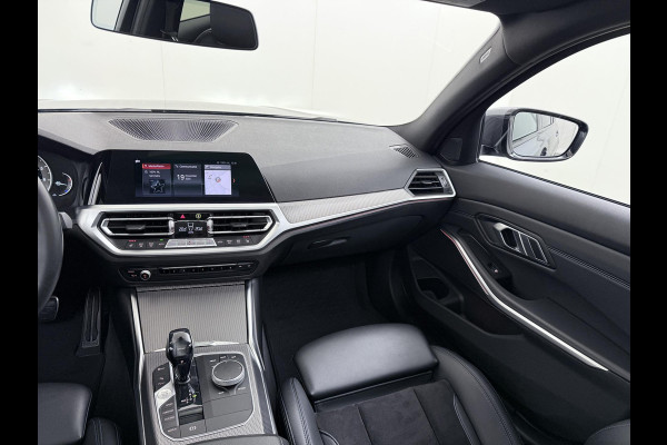 BMW 3 Serie Touring 320i M-SPORT| PANO| ADAP. CRUISE| NET GROOT ONDERHOUD GEHAD, RIJKLAAR| ELEK. ACHTERKLEP| CAMERA|