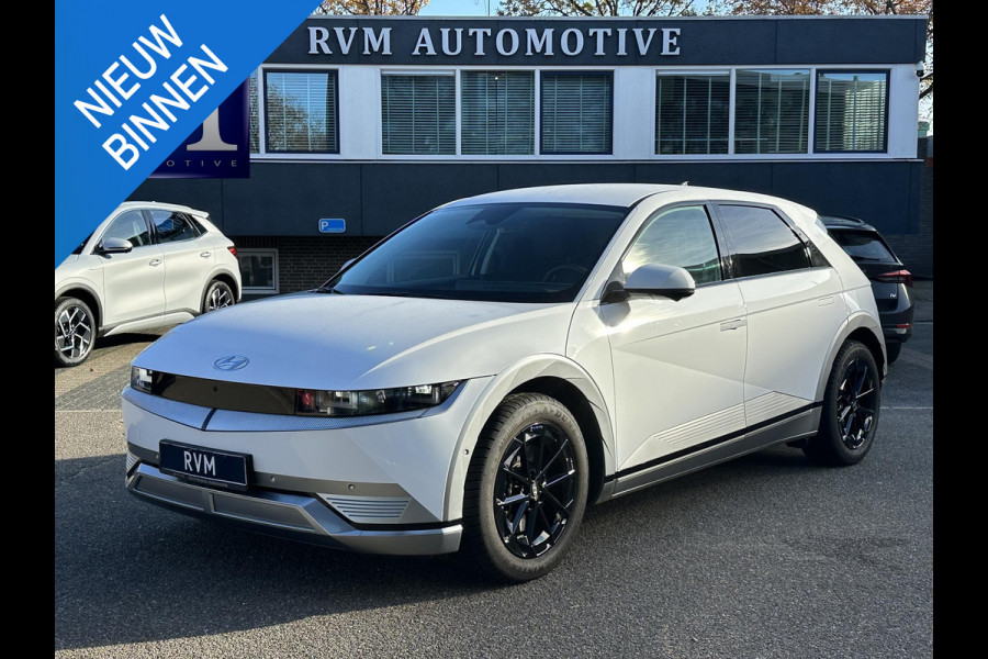 Hyundai IONIQ 5 Lounge AWD 77.4 kWh SOH 100% RIJKLAAR! | FABRIEKSGARANTIE HYUNDAI TOT 10-2028| |STOELVERWARMING + VENTILATIE| DEALER OH. |ELEK. ACHTERKLEP| BOSE AUDIO| VOL OPTIES| ACHTERBANK VERWARMD| HEAD-UP