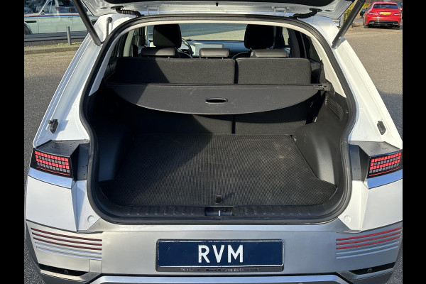 Hyundai IONIQ 5 Lounge AWD 77.4 kWh SOH 100% RIJKLAAR! | FABRIEKSGARANTIE HYUNDAI TOT 10-2028| |STOELVERWARMING + VENTILATIE| DEALER OH. |ELEK. ACHTERKLEP| BOSE AUDIO| VOL OPTIES| ACHTERBANK VERWARMD| HEAD-UP