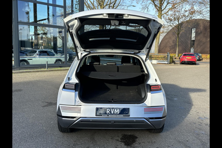 Hyundai IONIQ 5 Lounge AWD 77.4 kWh SOH 100% RIJKLAAR! | FABRIEKSGARANTIE HYUNDAI TOT 10-2028| |STOELVERWARMING + VENTILATIE| DEALER OH. |ELEK. ACHTERKLEP| BOSE AUDIO| VOL OPTIES| ACHTERBANK VERWARMD| HEAD-UP