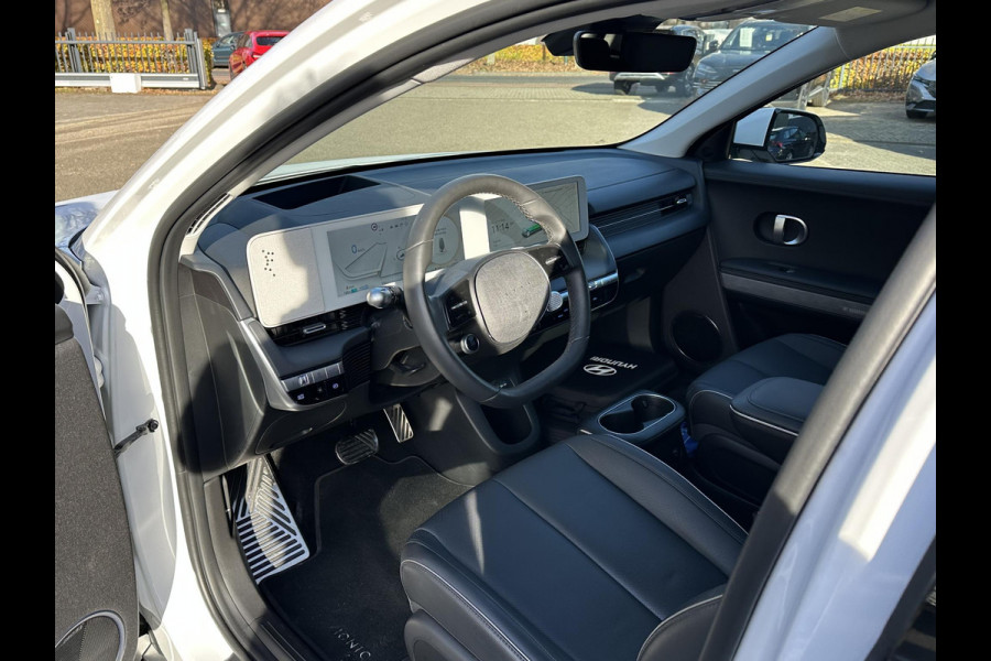 Hyundai IONIQ 5 Lounge AWD 77.4 kWh SOH 100% RIJKLAAR! | FABRIEKSGARANTIE HYUNDAI TOT 10-2028| |STOELVERWARMING + VENTILATIE| DEALER OH. |ELEK. ACHTERKLEP| BOSE AUDIO| VOL OPTIES| ACHTERBANK VERWARMD| HEAD-UP