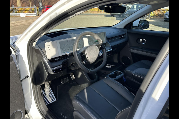 Hyundai IONIQ 5 Lounge AWD 77.4 kWh SOH 100% RIJKLAAR! | FABRIEKSGARANTIE HYUNDAI TOT 10-2028| |STOELVERWARMING + VENTILATIE| DEALER OH. |ELEK. ACHTERKLEP| BOSE AUDIO| VOL OPTIES| ACHTERBANK VERWARMD| HEAD-UP