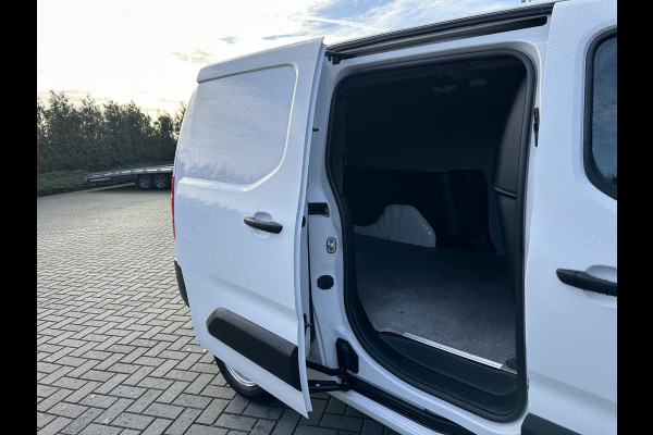 Opel Combo 1.5D 102 PK / L2H1 / 1e EIG. / CAMERA / BLIND SPOT / CRUISE / AIRCO / NAVI / CARPLAY