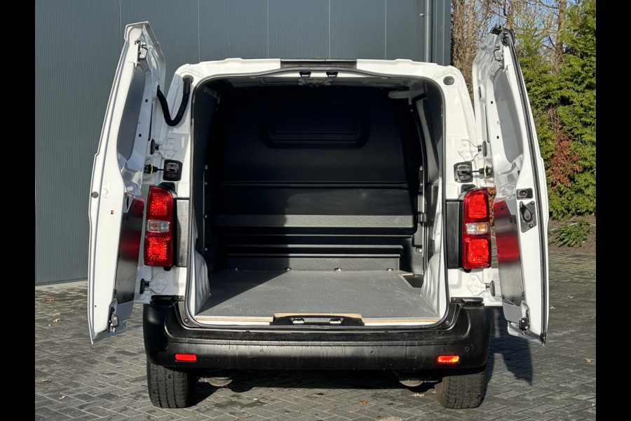 Toyota ProAce Worker 2.0 D-4D 145 PK / L2H1 / 1e EIGENAAR / 51.767 KM !! / 3-ZITS / AIRCO / CRUISE / APPLE CARPLAY / PDC