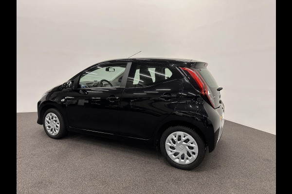Toyota Aygo 1.0 VVT-i x-play Airco Navigatie Apple Carplay/Android Auto Camera Achter