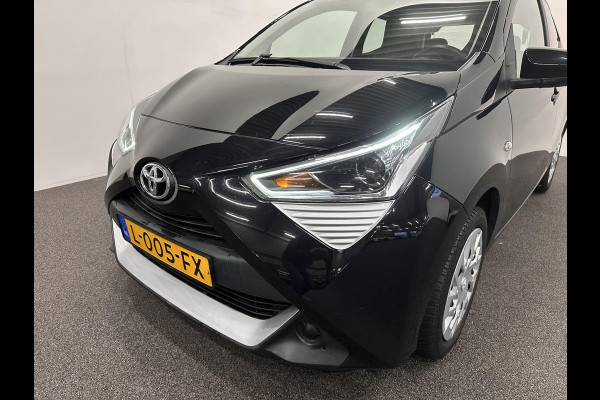 Toyota Aygo 1.0 VVT-i x-play Airco Navigatie Apple Carplay/Android Auto Camera Achter