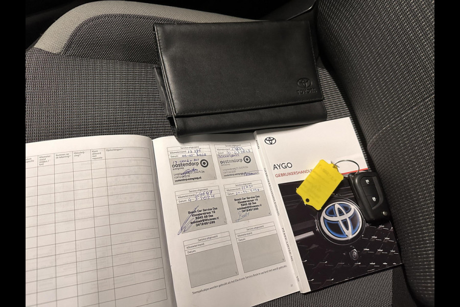 Toyota Aygo 1.0 VVT-i x-play Airco Navigatie Apple Carplay/Android Auto Camera Achter