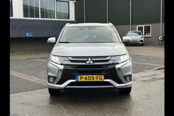 Mitsubishi Outlander 2.0 PHEV Prestige+ VEEL OPTIES!| ELEK. STOEL| ELEK. ACHTERKLEP| STOEL/STUURVERWARMING | AFNEEMBARE TREKHAAK | PANO DAK | ACHTERUITRIJ CAMERA |