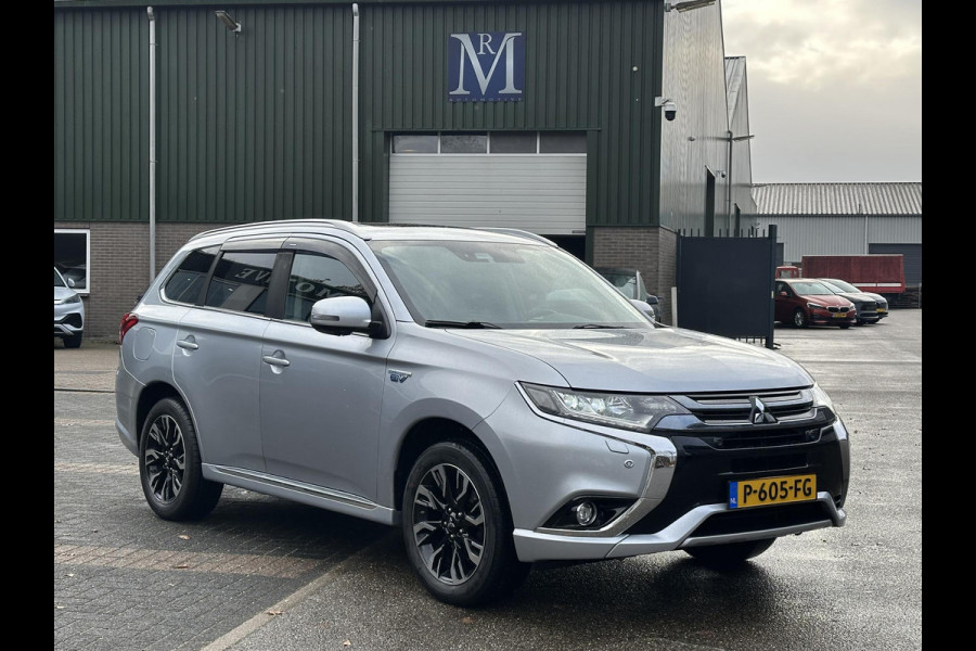 Mitsubishi Outlander 2.0 PHEV Prestige+ VEEL OPTIES!| ELEK. STOEL| ELEK. ACHTERKLEP| STOEL/STUURVERWARMING | AFNEEMBARE TREKHAAK | PANO DAK | ACHTERUITRIJ CAMERA |