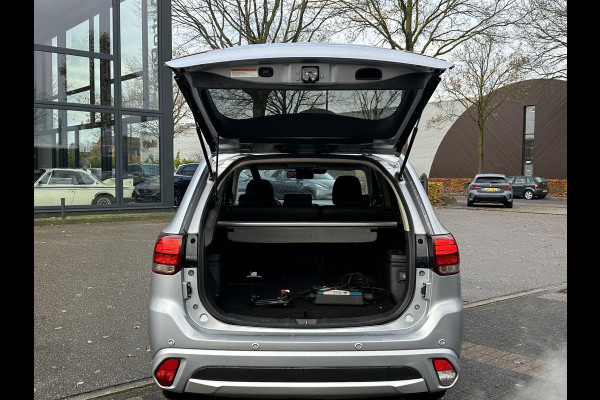 Mitsubishi Outlander 2.0 PHEV Prestige+ VEEL OPTIES!| ELEK. STOEL| ELEK. ACHTERKLEP| STOEL/STUURVERWARMING | AFNEEMBARE TREKHAAK | PANO DAK | ACHTERUITRIJ CAMERA |