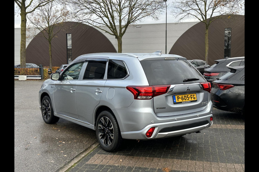 Mitsubishi Outlander 2.0 PHEV Prestige+ VEEL OPTIES!| ELEK. STOEL| ELEK. ACHTERKLEP| STOEL/STUURVERWARMING | AFNEEMBARE TREKHAAK | PANO DAK | ACHTERUITRIJ CAMERA |