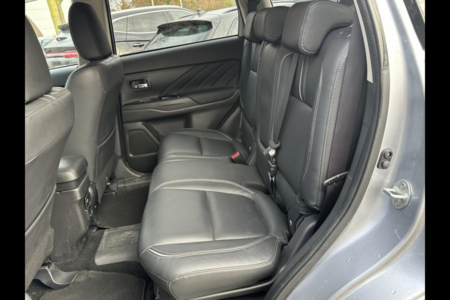 Mitsubishi Outlander 2.0 PHEV Prestige+ VEEL OPTIES!| ELEK. STOEL| ELEK. ACHTERKLEP| STOEL/STUURVERWARMING | AFNEEMBARE TREKHAAK | PANO DAK | ACHTERUITRIJ CAMERA |