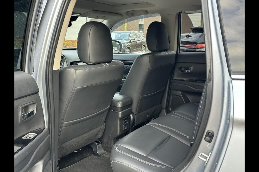 Mitsubishi Outlander 2.0 PHEV Prestige+ VEEL OPTIES!| ELEK. STOEL| ELEK. ACHTERKLEP| STOEL/STUURVERWARMING | AFNEEMBARE TREKHAAK | PANO DAK | ACHTERUITRIJ CAMERA |