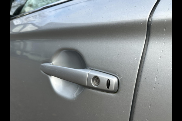 Mitsubishi Outlander 2.0 PHEV Prestige+ VEEL OPTIES!| ELEK. STOEL| ELEK. ACHTERKLEP| STOEL/STUURVERWARMING | AFNEEMBARE TREKHAAK | PANO DAK | ACHTERUITRIJ CAMERA |