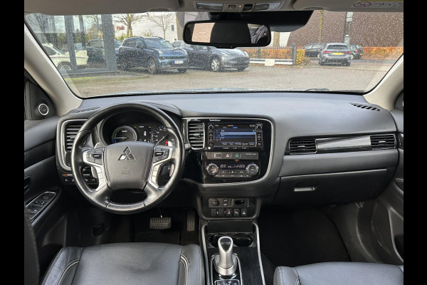 Mitsubishi Outlander 2.0 PHEV Prestige+ VEEL OPTIES!| ELEK. STOEL| ELEK. ACHTERKLEP| STOEL/STUURVERWARMING | AFNEEMBARE TREKHAAK | PANO DAK | ACHTERUITRIJ CAMERA |