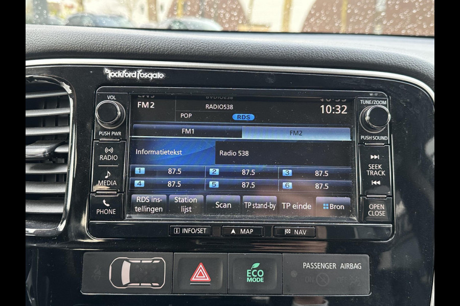 Mitsubishi Outlander 2.0 PHEV Prestige+ VEEL OPTIES!| ELEK. STOEL| ELEK. ACHTERKLEP| STOEL/STUURVERWARMING | AFNEEMBARE TREKHAAK | PANO DAK | ACHTERUITRIJ CAMERA |