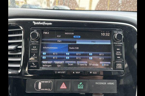 Mitsubishi Outlander 2.0 PHEV Prestige+ VEEL OPTIES!| ELEK. STOEL| ELEK. ACHTERKLEP| STOEL/STUURVERWARMING | AFNEEMBARE TREKHAAK | PANO DAK | ACHTERUITRIJ CAMERA |