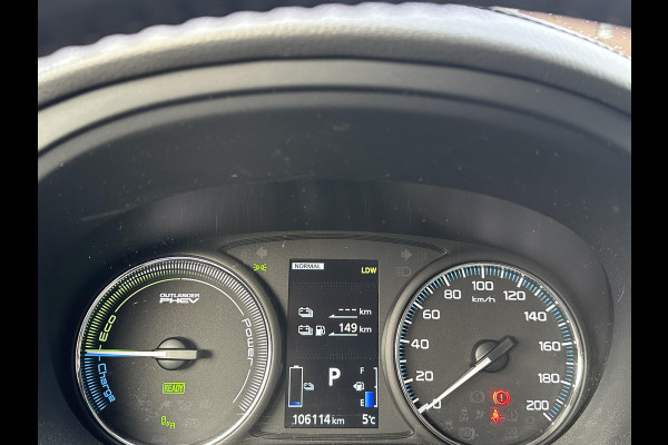Mitsubishi Outlander 2.0 PHEV Prestige+ VEEL OPTIES!| ELEK. STOEL| ELEK. ACHTERKLEP| STOEL/STUURVERWARMING | AFNEEMBARE TREKHAAK | PANO DAK | ACHTERUITRIJ CAMERA |