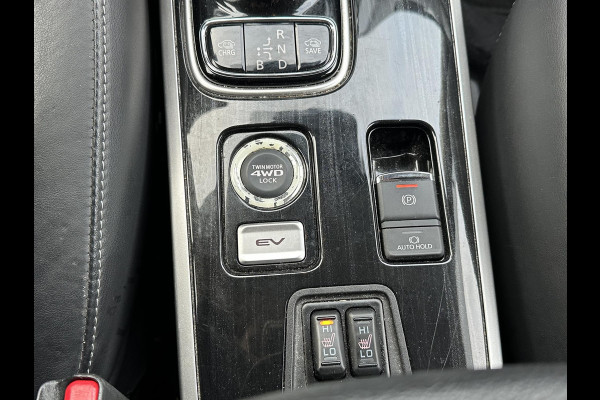 Mitsubishi Outlander 2.0 PHEV Prestige+ VEEL OPTIES!| ELEK. STOEL| ELEK. ACHTERKLEP| STOEL/STUURVERWARMING | AFNEEMBARE TREKHAAK | PANO DAK | ACHTERUITRIJ CAMERA |