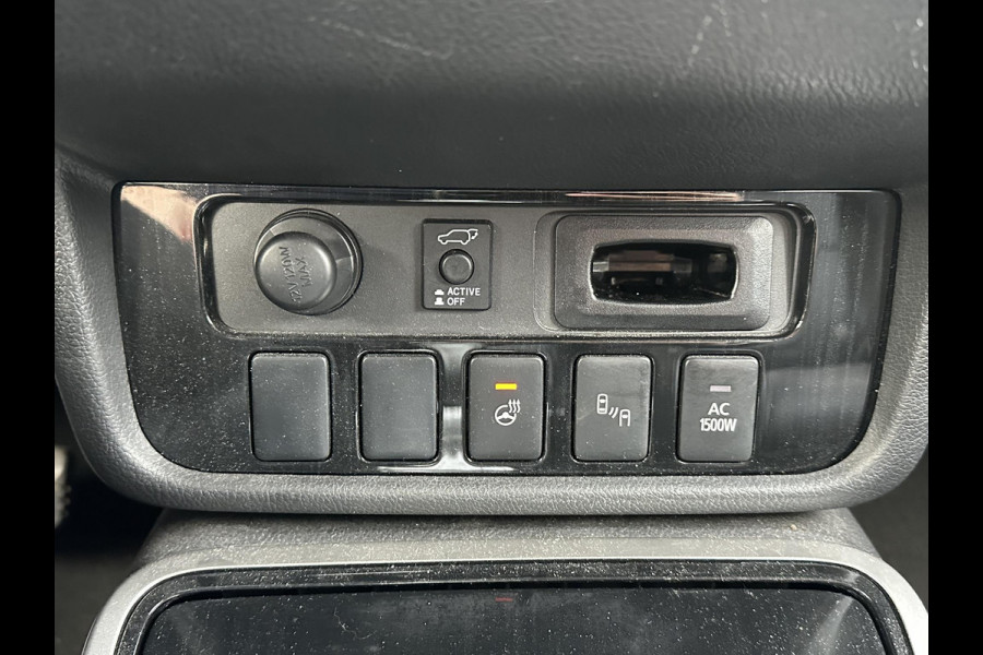 Mitsubishi Outlander 2.0 PHEV Prestige+ VEEL OPTIES!| ELEK. STOEL| ELEK. ACHTERKLEP| STOEL/STUURVERWARMING | AFNEEMBARE TREKHAAK | PANO DAK | ACHTERUITRIJ CAMERA |