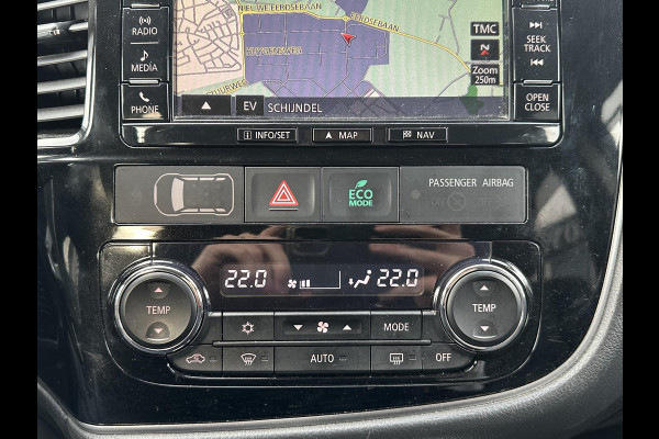 Mitsubishi Outlander 2.0 PHEV Prestige+ VEEL OPTIES!| ELEK. STOEL| ELEK. ACHTERKLEP| STOEL/STUURVERWARMING | AFNEEMBARE TREKHAAK | PANO DAK | ACHTERUITRIJ CAMERA |