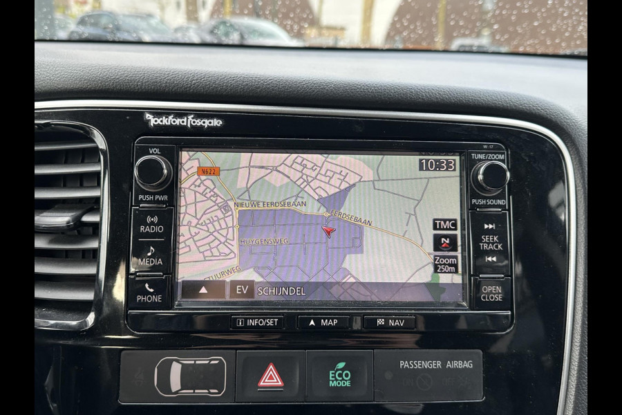 Mitsubishi Outlander 2.0 PHEV Prestige+ VEEL OPTIES!| ELEK. STOEL| ELEK. ACHTERKLEP| STOEL/STUURVERWARMING | AFNEEMBARE TREKHAAK | PANO DAK | ACHTERUITRIJ CAMERA |