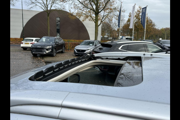 Mitsubishi Outlander 2.0 PHEV Prestige+ VEEL OPTIES!| ELEK. STOEL| ELEK. ACHTERKLEP| STOEL/STUURVERWARMING | AFNEEMBARE TREKHAAK | PANO DAK | ACHTERUITRIJ CAMERA |