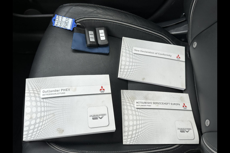 Mitsubishi Outlander 2.0 PHEV Prestige+ VEEL OPTIES!| ELEK. STOEL| ELEK. ACHTERKLEP| STOEL/STUURVERWARMING | AFNEEMBARE TREKHAAK | PANO DAK | ACHTERUITRIJ CAMERA |