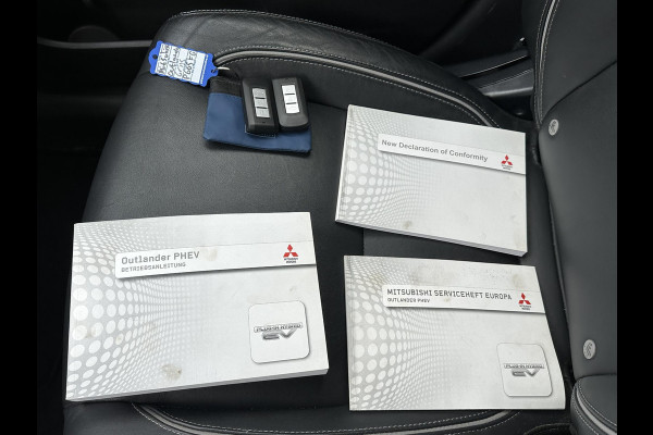 Mitsubishi Outlander 2.0 PHEV Prestige+ VEEL OPTIES!| ELEK. STOEL| ELEK. ACHTERKLEP| STOEL/STUURVERWARMING | AFNEEMBARE TREKHAAK | PANO DAK | ACHTERUITRIJ CAMERA |