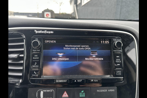 Mitsubishi Outlander 2.0 PHEV Prestige+ VEEL OPTIES!| ELEK. STOEL| ELEK. ACHTERKLEP| STOEL/STUURVERWARMING | AFNEEMBARE TREKHAAK | PANO DAK | ACHTERUITRIJ CAMERA |