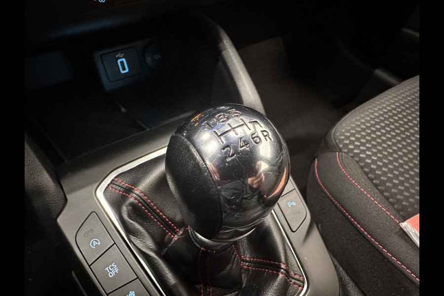 Ford FOCUS Wagon 1.0 EcoBoost 125pk Hybrid ST Line Navigatie Apple Carplay/Android Auto Camera Parkeersensoren Cruise Control Ledverlichting Climate Control Lichtmetalen velgen