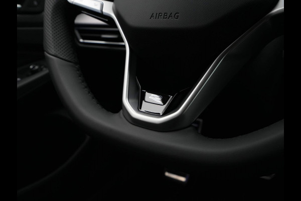 Volkswagen Golf 1.5 eTSI R-Line Edition