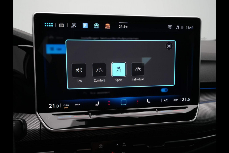 Volkswagen Golf 1.5 eTSI R-Line Edition