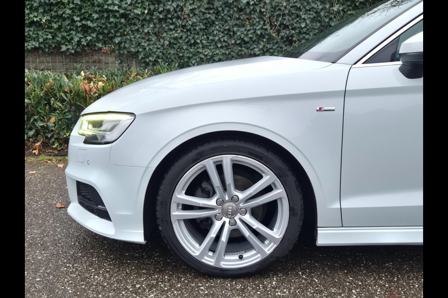 Audi A3 3x 1e eig. S Line Edition Massage Android CarPlay Apple Virtual dash Adaptieve Cruise Line Assist Navi NAP 1.5 TFSI Sport