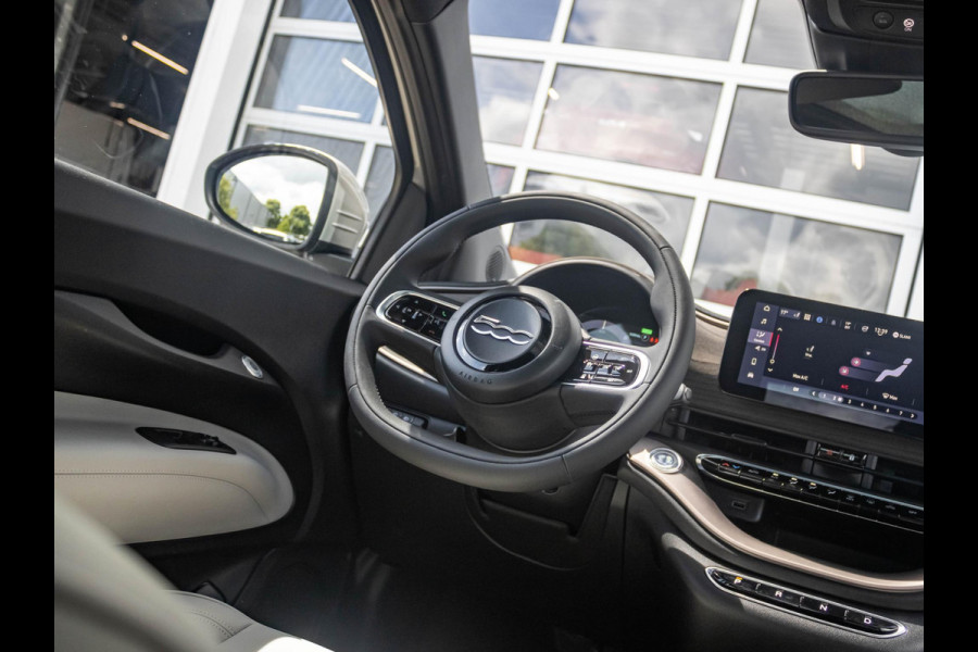 Fiat 500E Giorgio Armani Collector's Edition 42 kWh | 17% Bijtelling | Zeer Exclusief | Beperkte Oplage !