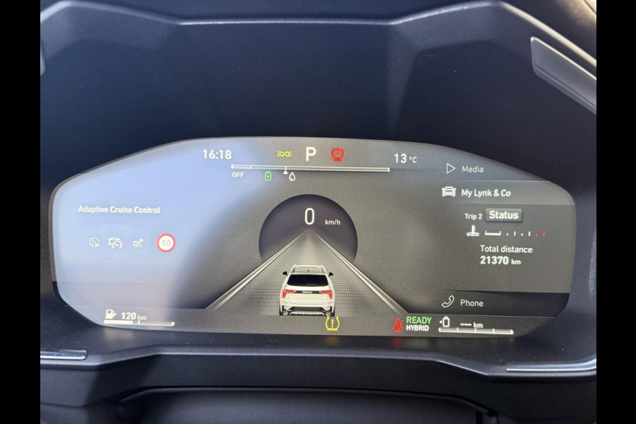 Lynk & Co 01 / 360 Camera / Adaptieve cruise control / Elektrische stoelen / BLIS / Stoelverwarming / Elektrische achterklep / Climate control / Parkeersensoren met camera / Regensensor / Keyless entry /