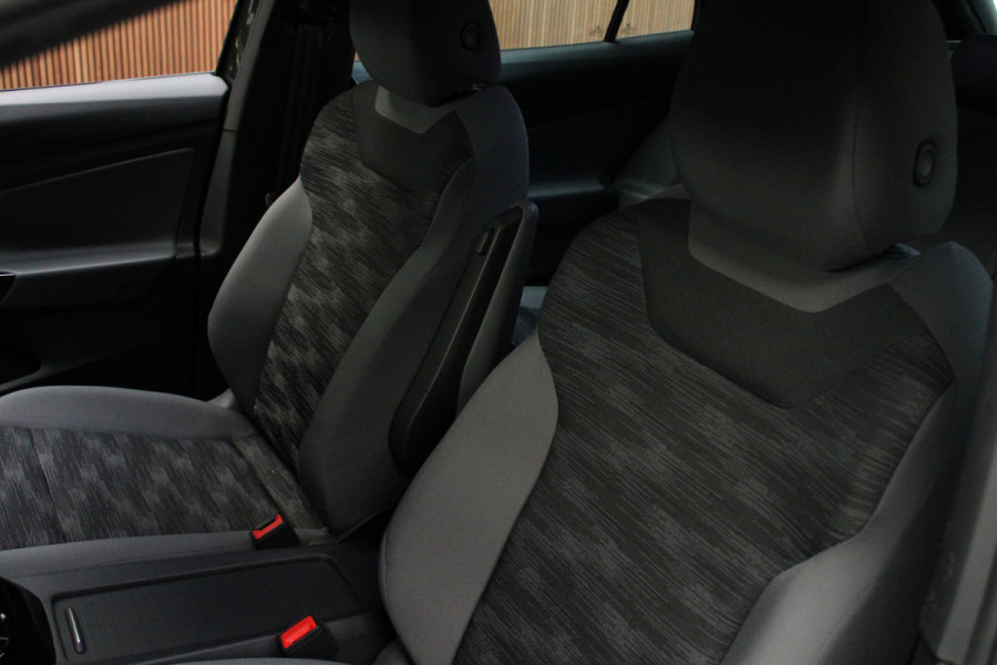 Volkswagen ID.4 Navi ACC Camera Warmtepomp PDC Stuurverwarm. Carplay 19" LM velgen Climate voor & achter Interieur voorverwarming & koeling