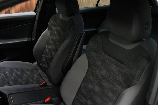 Volkswagen ID.4 Navi ACC Camera Warmtepomp PDC Stuurverwarm. Carplay 19" LM velgen Climate voor & achter Interieur voorverwarming & koeling