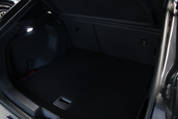 Volkswagen ID.4 Navi ACC Camera Warmtepomp PDC Stuurverwarm. Carplay 19" LM velgen Climate voor & achter Interieur voorverwarming & koeling